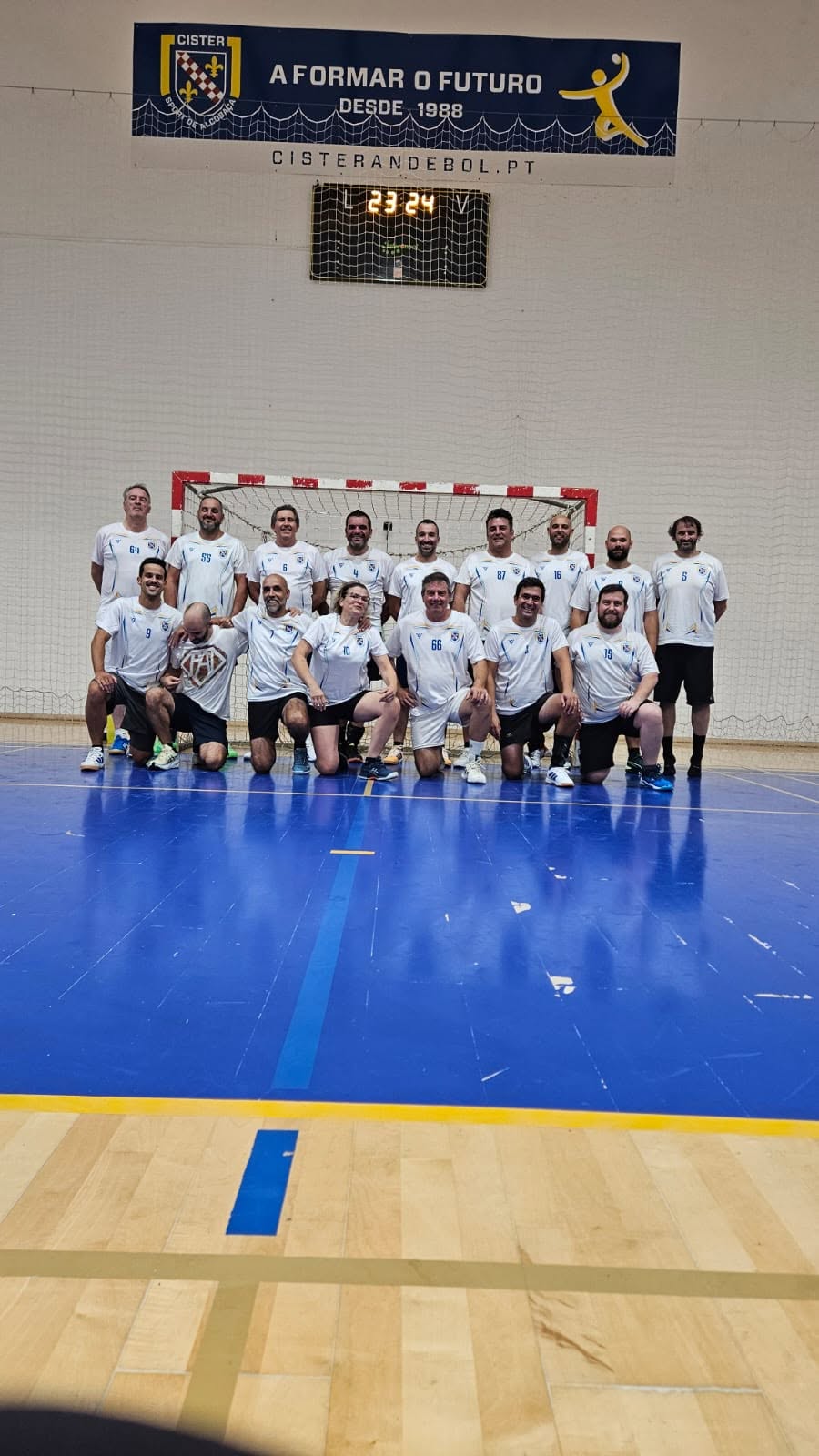 Equipa Masters Cister em frente à baliza